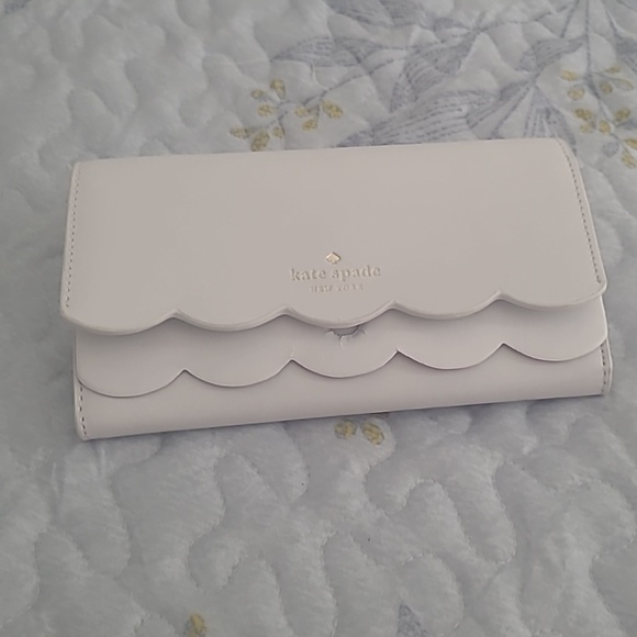 A kate spade white clutch - Picture 1 of 1
